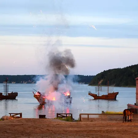 Geraeumiges In Ruhiger Lage Semesterbostad Sagard